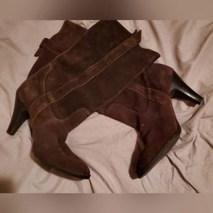Suede brown boots